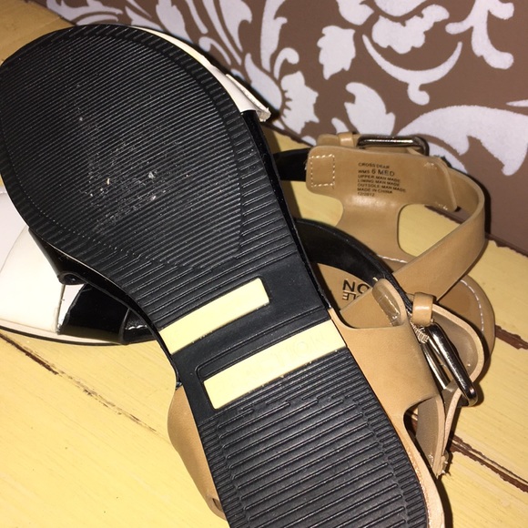 Kenneth Cole Reaction sandals. - Picture 5 of 6